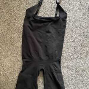SKIMS butt enhancing open bust bodysuit onyx small NWOT